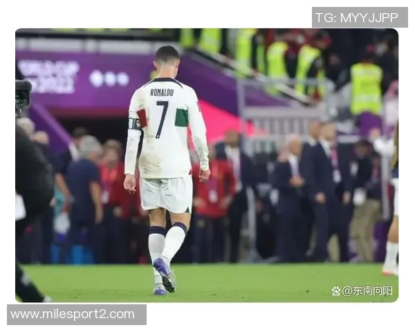 佩佩回忆初见C罗时光：17岁少年训练后啃苹果健身的故事