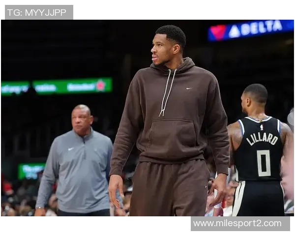 字母哥右小腿拉伤将缺席2到4周球队谈判仍在进行中 字母哥右小腿拉伤将缺席2到4周球队谈判仍在进行中