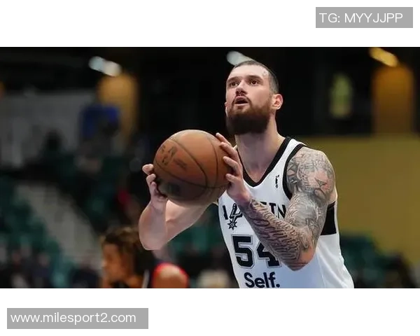 科林斯首发六场表现平平期待未能兑现命中率低迷引发关注