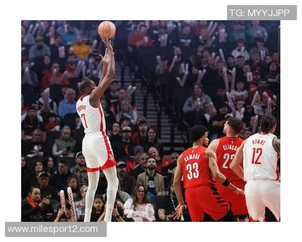 KD怒砸水瓶瞬间引发小贾和阿门惊愕不已场面尴尬至极 KD怒砸水瓶瞬间引发小贾和阿门惊愕不已场面尴尬至极