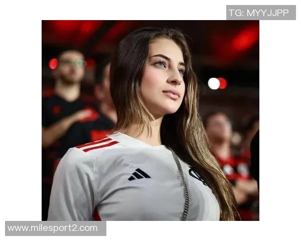 弗拉门戈球迷欢庆夺冠喜悦中奖杯疑似受损引发关注