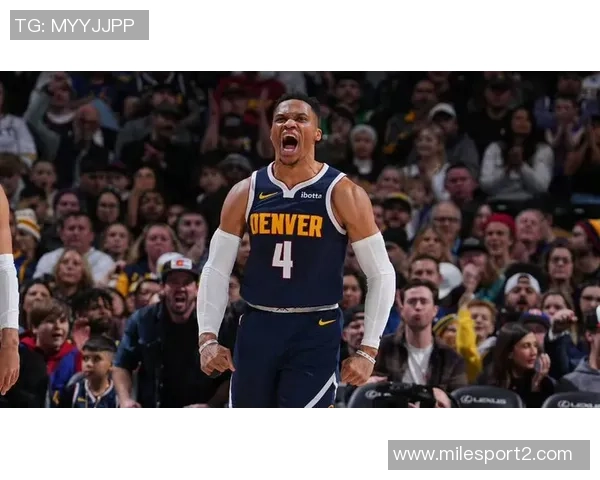 首发场均15分7篮板7助攻且命中两记三分的球员仅有三人包括威少约基奇和077